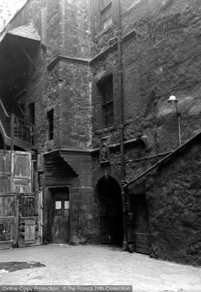 Photo of Edinburgh, Riddle's Court 1953
