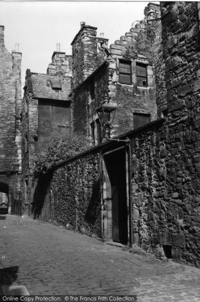 Photo of Edinburgh, Tenement In Canongate 1953