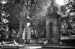 Rufford Abbey Gates c.1955, Edwinstowe