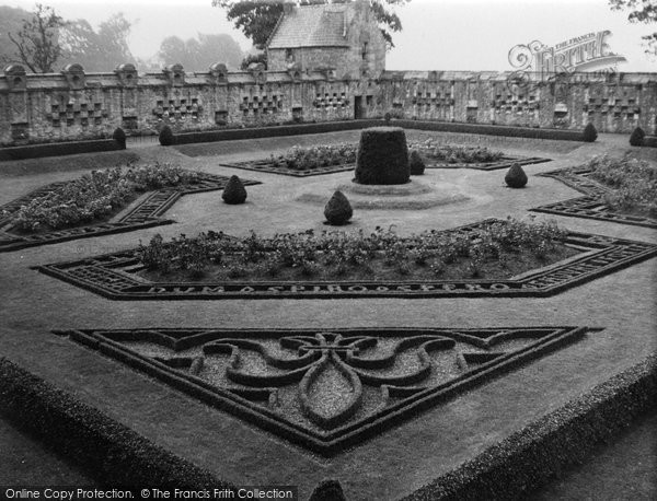 Photo of Edzell, Castle Gardens 1950