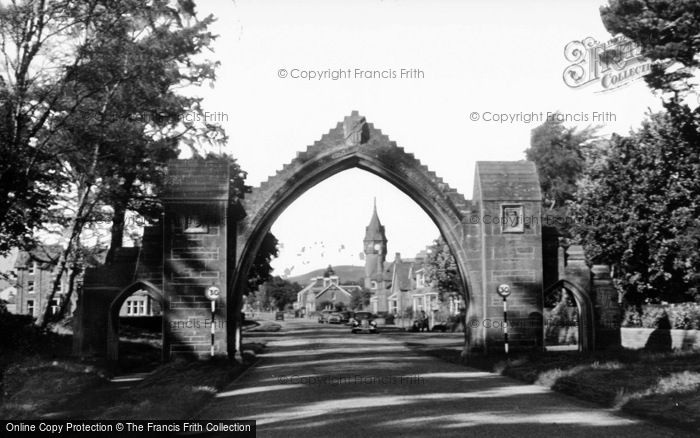 Photo of Edzell, The Dalhousie Arch c.1939