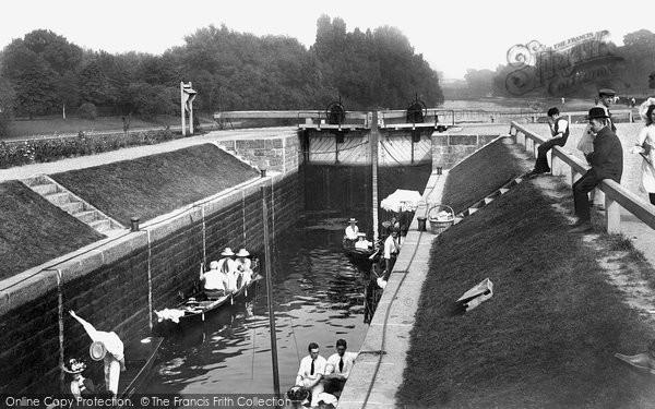 Photo of Egham, Bell Weir Lock 1907