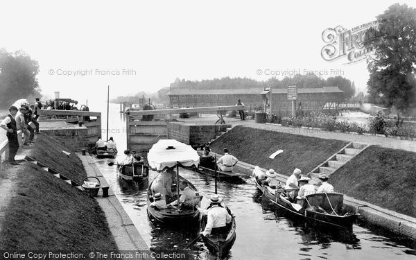 Photo of Egham, Bell Weir Lock 1907