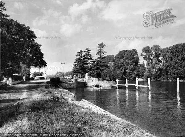 Photo of Egham, Bell Weir Lock c.1965
