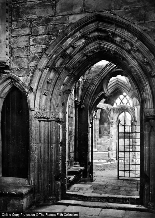 Photo of Elgin, Cathedral, Chapter House Porch c.1919
