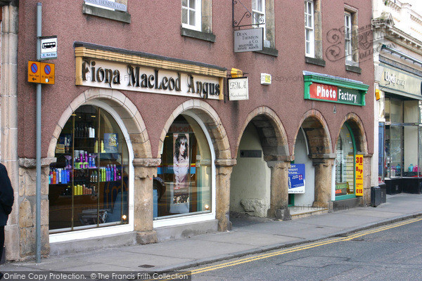 Photo of Elgin, The Red Lion Inn Building 2005