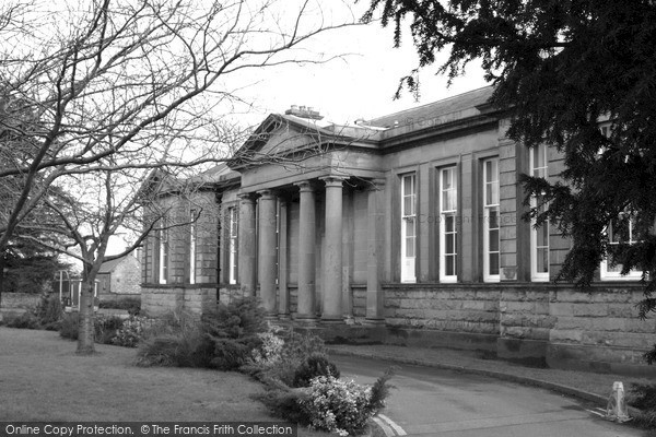 Photo of Elgin, The Second Elgin Academy, Built In 1801, Now Moray College 2005