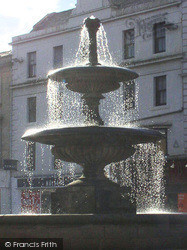 Thomas Mackenzie's Fountain 2005, Elgin
