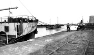 Manchester Ship Canal c.1955, Ellesmere Port