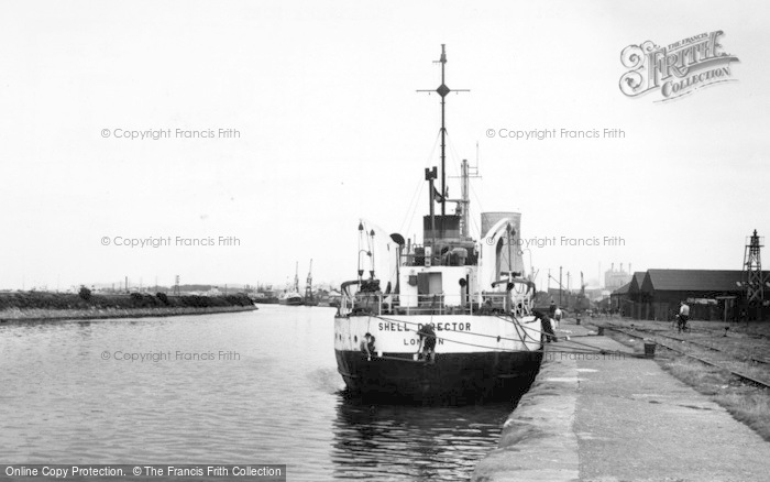 Photo of Ellesmere Port, Manchester Ship Canal c.1955