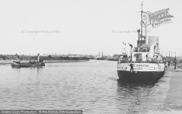 Photo of Ellesmere Port, Manchester Ship Canal c.1955