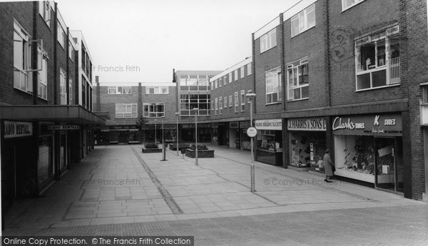 Photo of Ellesmere Port, Marina Walk c.1965