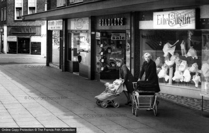 Photo of Ellesmere Port, Mothers With Prams, Marina Drive c.1965