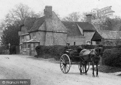 The Village Inn 1906, Ellington