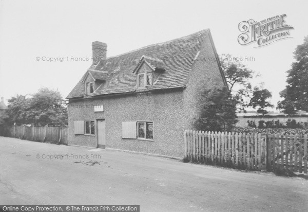 Photo of Elstow, Bunyan's Cottage 1921