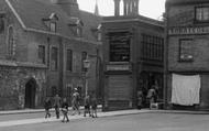 Breaktime 1925, Ely