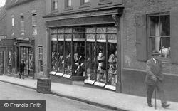 Morris's Clothier 1925, Ely