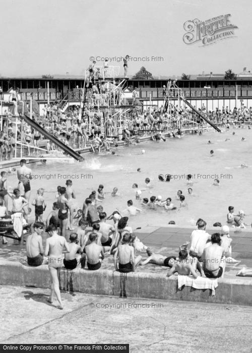 Photo of Enfield, Bathers At The Open Air Swimming Pool c.1955