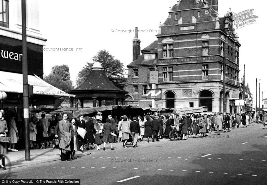 Enfield, the Market Square c1950