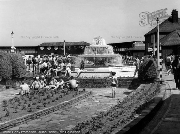 Photo of Enfield, The Open Air Swimming Pool Cascade c.1955