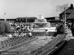 The Open Air Swimming Pool Cascade c.1955, Enfield