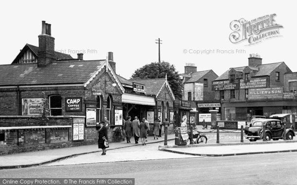 Photo of Enfield, The Station c.1945