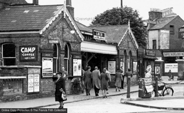 Photo of Enfield, The Station c.1945