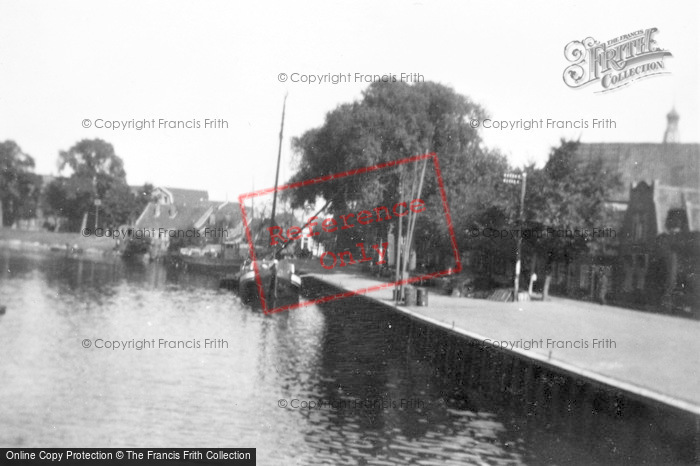 Photo of Enkhuizen, Oude Haven And Dijk c.1930