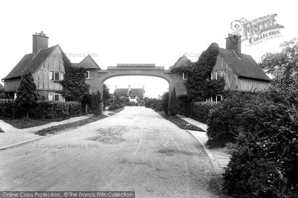 Photo of Epsom, Meadway 1927