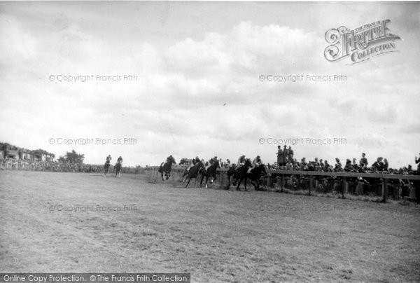 Photo of Epsom, The Races c.1945
