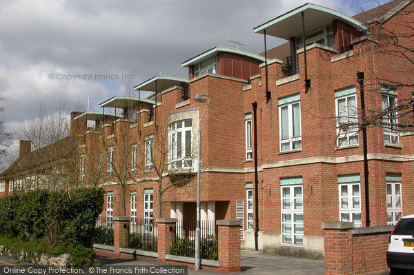 Photo of Epsom, Town Hall 2005