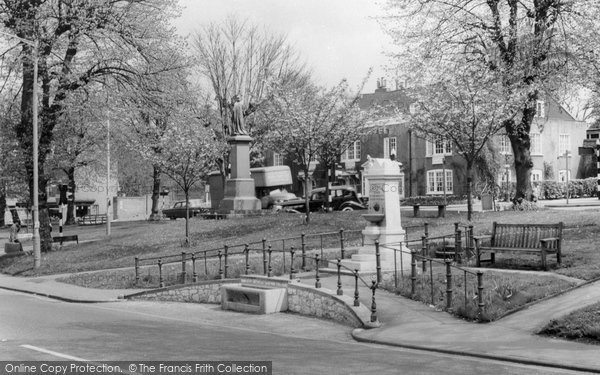 Photo of Esher, Green Banks c.1965