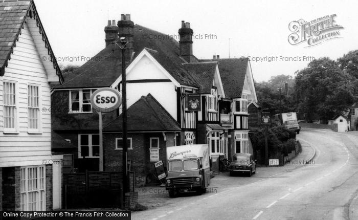 Photo of Etchingham, The De Etchingham Arms c.1965
