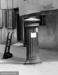 A Post Box 1929, Eton
