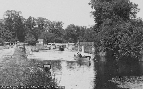 Photo of Eton, Boats At The Lock 1909