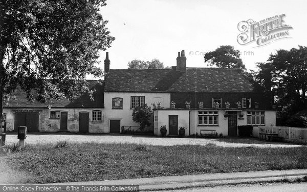 Photo of Eversley Cross, The Chequers c.1955