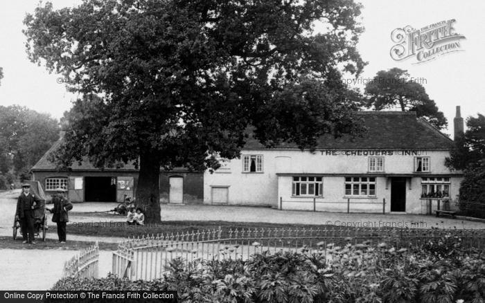 Photo of Eversley Cross, The Chequers Inn 1910
