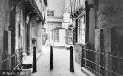 Abbot Reginald's Gateway c.1960, Evesham