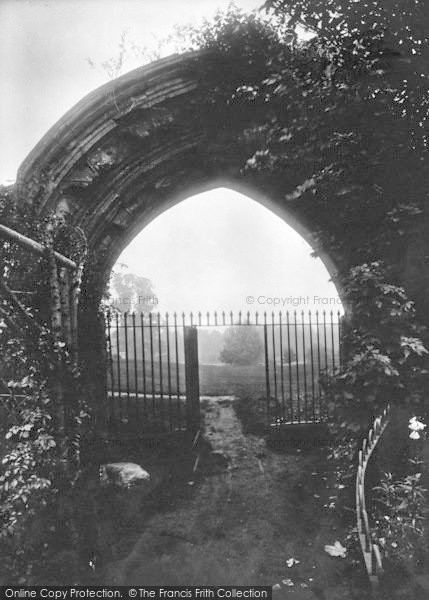 Photo of Evesham, Arch Of Chapter House 1924