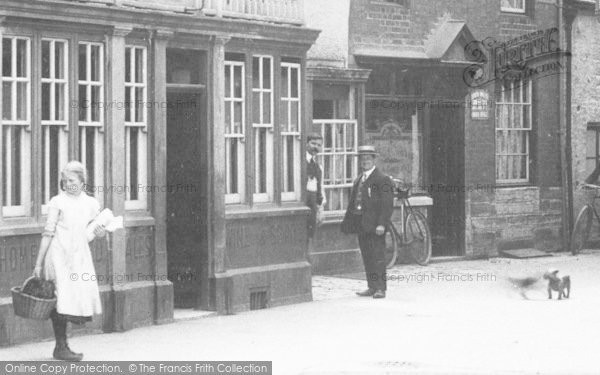Photo of Evesham, Market Place, People 1910