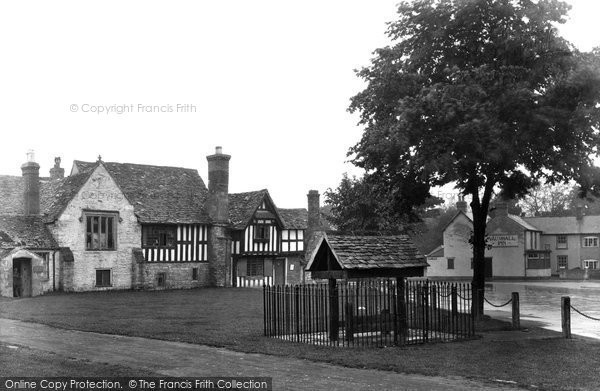 Photo of Evesham, Old Stocks And Almonry 1931