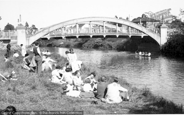 Photo of Evesham, The Bridge c.1955