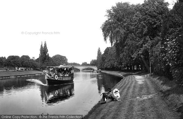 Photo of Evesham, The River Avon And Bridge 1922