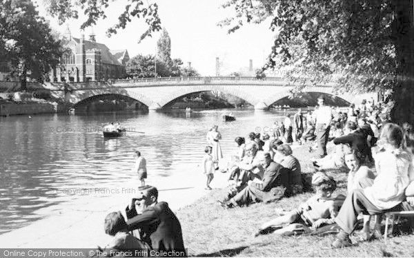 Photo of Evesham, The River Avon And Bridge c.1955