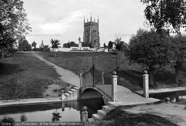 Photo of Evesham, War Memorial And Bell Tower 1922
