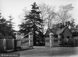 Ewell Park Entrance 1925, Ewell