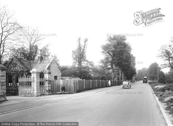 Photo of Ewell, Ewell Park Entrance 1925