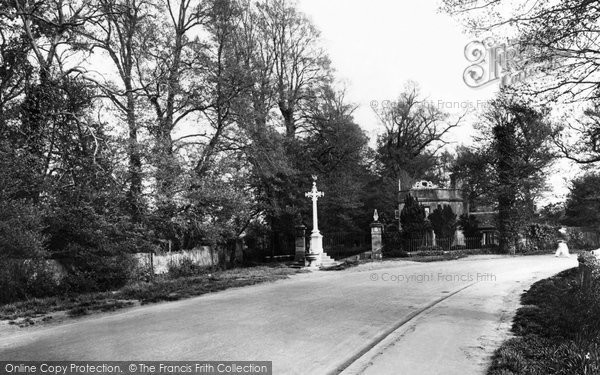 Photo of Ewell, Nonsuch Park Entrance 1925