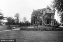 The Park 1925, Ewell