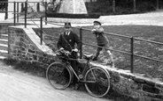 Postman And Friend 1929, Ewhurst